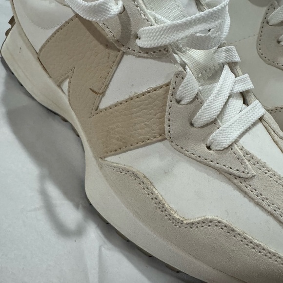 New Balance 327 - Picture 2 of 4